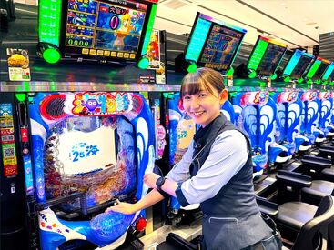 常連さんに名前を覚えてもらって声をかけられたり、仲間と協力し合ってお店の改善を進めたり、成長が感じられる職場です。