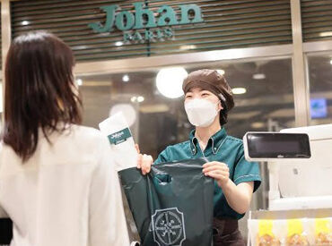 日本橋ジョアン ＜フランスパリ発のオシャレベーカリー＞
焼きたての「ふわっ」とした香りがたまらない…★*
こだわりのパンがた～くさん♪