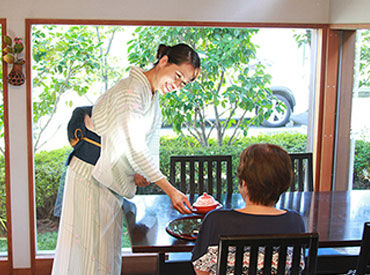 四季の味　しんや ＼＊着物で働く、ちょっと特別なお仕事＊／
店舗指定の着物は簡単に羽織れるので
早めの出社も不要です◎"