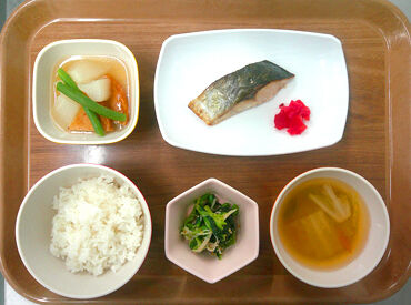 \働きやすい安定の環境◎/
マンションで暮らす学生さんのための食堂なので、
仕事量は一定&土日はお休み!