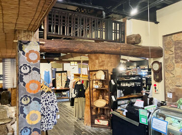 民芸カフェ 珈町 ＼高い定着率が自慢♪／
働きやすく、長く続けているメンバー多数！
丁寧にお仕事をお教えするので未経験の方もご安心ください◎