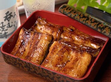 鰻の知識や飲食店の経験も不要です◎
先輩が優しくサポートするのでご安心を！