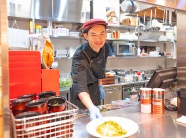 北海道キッチンYOSHIMI　イオンモール宮崎店【7501】 はじめは元気に
「いらっしゃいませ！」が言えればOK。
たくさんの仲間と一緒に協力しながら
ニコニコ笑顔でお仕事しましょう！