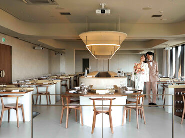 全席が特等席。料理も飲み物も
お祝いの気持ちも、目の前で届ける
“ここだけ”のカウンターテーブル。