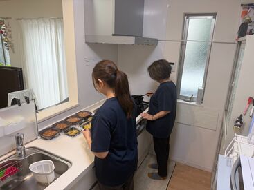 はじめのいっぽ竹の塚Ⅰ ＜無資格＆未経験OK＞
研修制度あり◎
先輩スタッフがイチから丁寧に
手順やルールなど教えます！