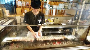 接客はないので人見知りさんも大歓迎★
未経験の方でも最短3年で店長を目指せますよ！
髪型・髪色自由！