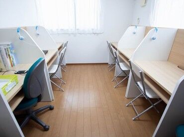 困ったことはスタッフ同士で相談しながら進めています★
子どもたちに寄り添いながら安心して働ける環境です！