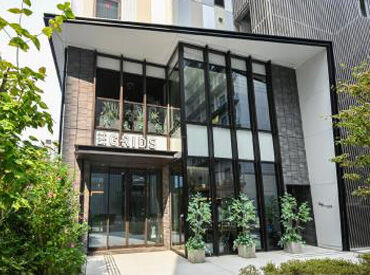 グリッズプレミアムホテル 大阪なんば グリッズプレミアムホテル 大阪なんばで正社員スタッフ大募集！
未経験大歓迎！フロントでのご案内や受付業務をお任せします♪