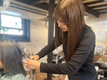 美容師免許をお持ちの方は…
カットなどの施術をお任せ★
もちろん『カットのみ』など、できる工程までで問題なし♪