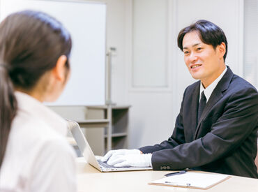 未経験から始めた先輩ばかりの安心感◎
お仕事は先輩スタッフがイチから丁寧にお教えします！
※画像はイメージです