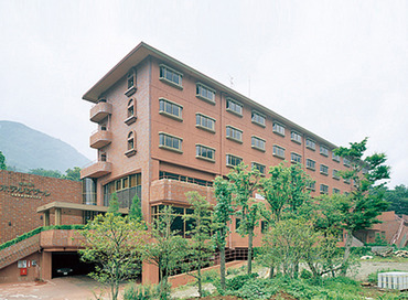 伊東園ホテル箱根湯本 ＼* アナタらしく働ける！ *／
幅広い年代のスタッフが活躍★
だからこそ、「スタッフの働きやすさ」を大切にしています