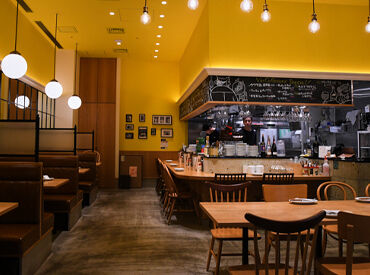 常連のお客様がたくさん、とても賑やかなお店です♪