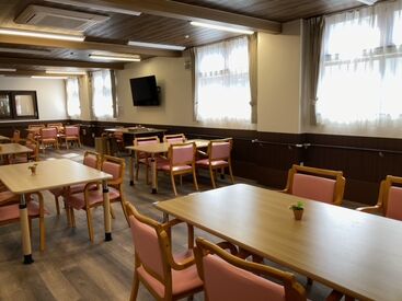 落ち着いた雰囲気の職場♪
スタッフ同士も穏やかで、分からないことはすぐに聞ける安心の環境です★