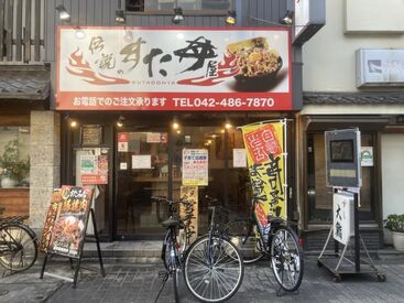 伝説のすた丼屋 府中店 駅から徒歩で通えるから、学校や家からもアクセス抜群♪
調布店・府中店で同時募集中！通いやすい店舗にご応募ください★