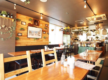 STAFFがとっても仲良し!イベントも盛りだくさん!
短時間もOKだから、無理せず働けますよ♪
履歴書不要で面接へGO!!