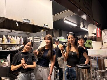 横浜家系ラーメン 初の家　戸島店 ＼ラーメン好き大歓迎！／
“美味しいラーメンを届け隊”大募集！
まかないつきでお仕事終わりにはお腹も気分も満たされますよ◎