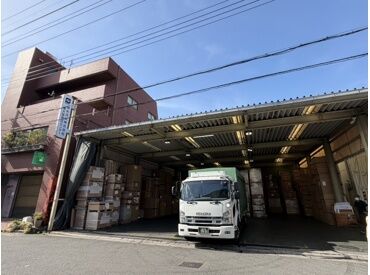 みんなで協力しながら作業♪
優しい先輩が多く、初めての方も安心してスタートできます！