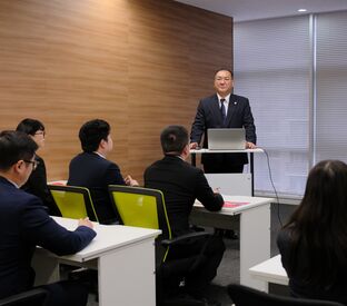 土日祝は必ずお休み◎別途、夏季休暇や年末年始休暇もあるので
お休みの予定をしっかり立ててリフレッシュしながら働けます☆