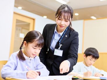 栄光ゼミナール 南浦和校 指導カリキュラムは決まっています。板書の書き方は研修時にレクチャーします。得意科目を活かして多くの大学生が活躍中！