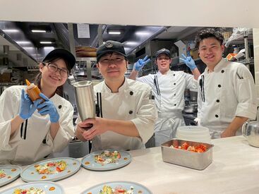 楽しい仲間たちと最高の空間を*
記念日、プロポーズ…お客様の特別な1日をお手伝い！
主婦さん、フリーターさん活躍中◎