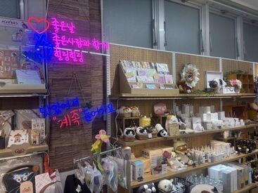 マスミヤ　赤江店 ★働きながら、今年の流行をチェック★
髪色・ネイル・ピアスが自由なので
あなたらしいスタイルで働いていただけます♪