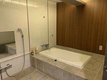 「大丈夫？」「ここ手伝うよ！」と
助け合いの精神を大切にするスタッフばかりです◎
チームワーク抜群の職場で働きやすい♪