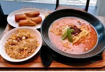 時給1200円以上＆昇給あり！
交通費全額支給でお財布にもやさしい♪
まかない付き・制服貸与も魅力です。