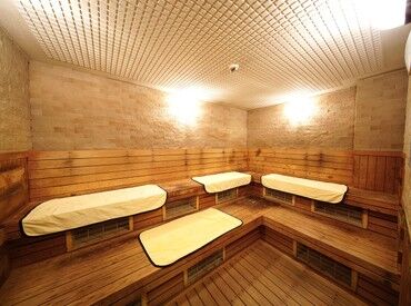 スポーツが好きな方、人と接することが好きな方、アルバイトデビューの方も大歓迎！
まずはお気軽にご応募ください♪