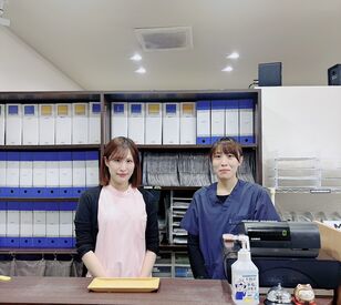 お仕事はカンタンな受付事務◎
最初は元気に「こんにちは！」と挨拶ができればOK♪幅広い層が活躍中！学生さんもOKです！