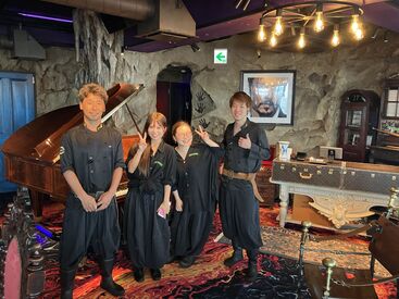 SORAFUNE ENOSHIMA SNS映え間違いなし!?まるで海賊船の中にいるようなオシャレな店内★
江の島らしい非日常の雰囲気を楽しみながら働けます♪