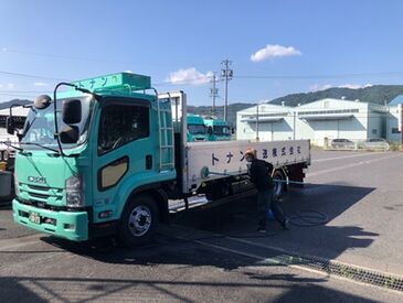 トナン輸送株式会社　三重営業所 県下有数の物流企業で、落ち着いた職場環境♪研修も充実しているから初めてでも安心◎