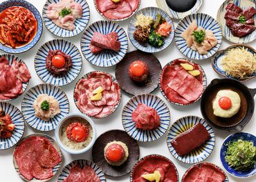 ≪難しいこと一切なし!≫
注文を聞いてキッチンに伝えて
お客様の席までお持ちするだけ!
未経験でも安心して始められます♪