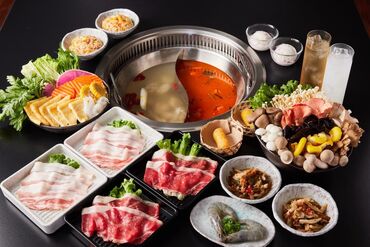 ≪美容・健康にもうれしい♪≫
火鍋で使われるスパイスや栄養たっぷりの食材は、
美容や健康を意識する方にも大人気！