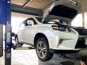 スタッフはディーラー出身者がほとんど！
経験があれば即戦力として活躍できます！
資格取得制度など…福利厚生も充実◎