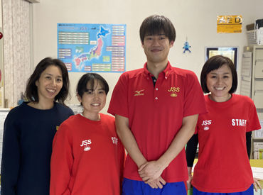 JSSジャンボスイミングスクール JSSなら…学校もバイトも両立できる!!
10～20代の学生さんが多数活躍中★
優しい先輩と楽しい仲間達が待っています♪