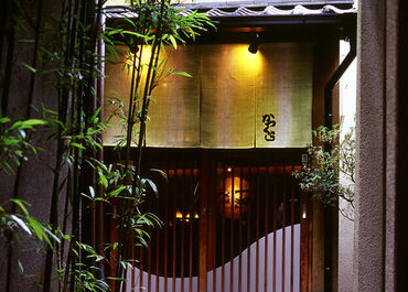 名代とんかつ かつくら 三条本店 ＼三条河原町から商店街入ってすぐ♪／
▼美味しいとんかつがお得に買える社割
▼系列店で使える割引券を毎月支給