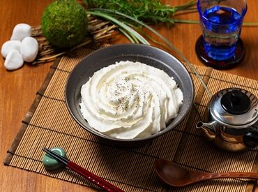 《キャリアアップと手厚い待遇》
将来的に店長やネージャーへのキャリアアップも可能です!
飲食業で成長したい方大歓迎!