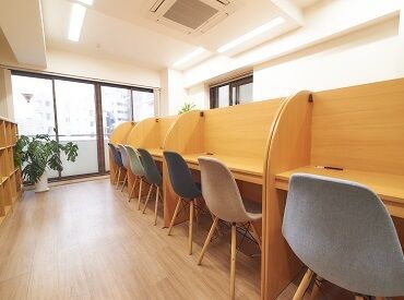 オープンスペースで自習室も完備！
開放的な環境で生徒さんとの距離も近いです◎
二人三脚で中学受験を乗り切りましょう♪