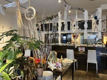 TONTA 身だしなみ自由♪
ヘアスタイルをはじめ、ピアス・ネイルもALLオッケー!
お仕事のために整え直す手間も時間も一切不要◎