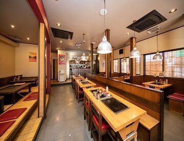 未経験・バイトデビュー歓迎♪
お客様のご案内やお料理の提供など、カンタンなことからお任せ！