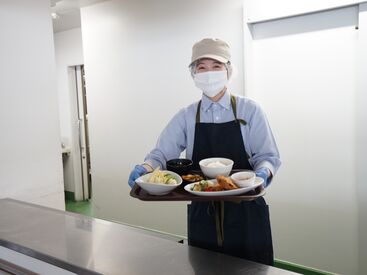 株式会社ディスコ 盛り付けや配膳、
料理の受け渡しなど★
調理に関する専門知識は必要ありません！