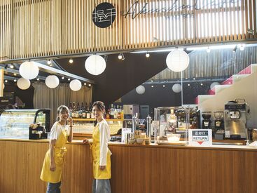 \SNSで話題の人気店!!/
地元の方から国内外の観光客の方など、
幅広い世代のお客様が楽しまれる店舗です♪勤務開始日の相談OK!