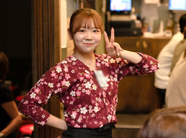 お酒への知識がなくても、
飲食バイトの経験がなくてもＯＫ！
未経験デビューだったスタッフもいるので安心してください！