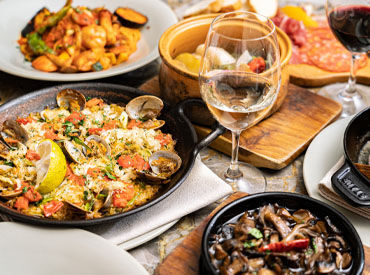 東京・横浜・仙台で話題の『リゴレット』。関西では京都祇園のみ!大人が日常使いできるハイクオリティでカジュアルなお店です。