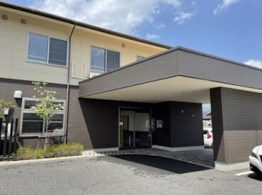 松江西津田ショートステイそよ風 ＼正規フルタイム社員の募集です！／
30～50代を中心に、全世代のスタッフ在籍！
世代を超えて、自然と打ち解けられる職場です＊