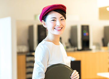 CoCo壱番屋 真岡並木町店 学生スタッフが多く活躍中！
接客が初めてだった先輩も多いので、
未経験の方へのフォローはバッチリです◎
※写真はイメージ