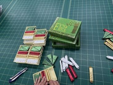 服装・髪色自由でオシャレもOK!
作業の関係上汚れてもいい服となりますが
自分らしくカジュアルなスタイルで勤務できます◎