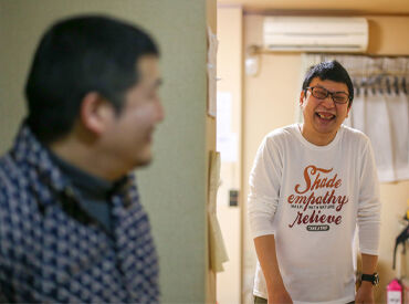 「今日こんなことがあったよ～！」など、
スタッフ・利用者さまで何気ない会話を楽しんでいます♪