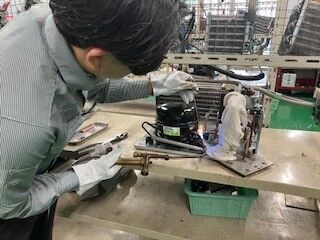 【日給12,400円】
月収26万以上可！嬉しい土日休み！工具の使い方からレクチャー
〇機械いじりが好きな方
〇契約社員募集