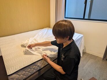 スマートプレイスイン京都二条城堀川【033】 ≪まるで異国の世界!?≫
海外感が滲み出る、デザイナーズホテル！

髪色やピアスなど... 普段の格好で働ける♪